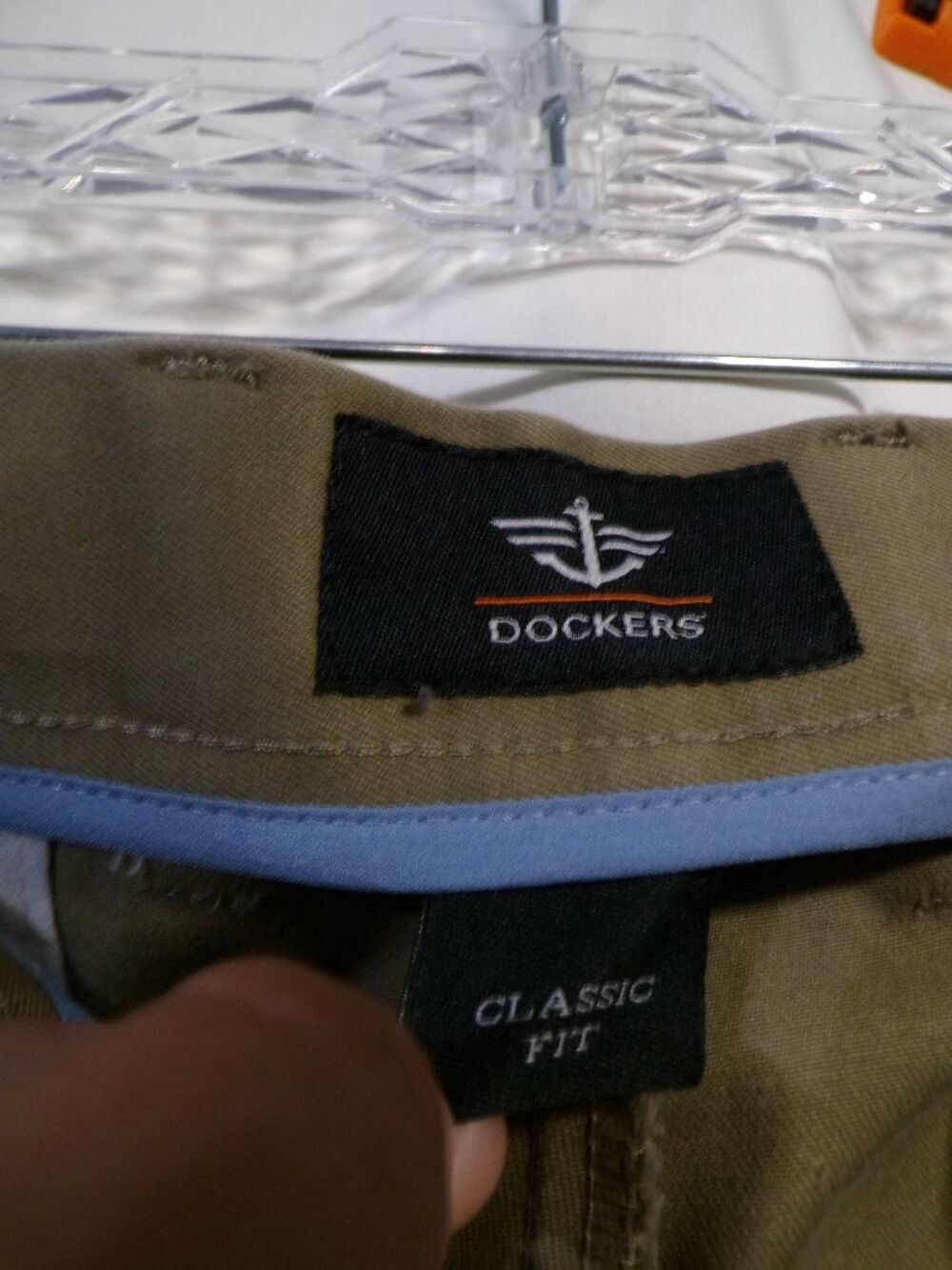 Dockers Classic Fit Men Pants Khaki Flat Front 38x32 Chinos - Picture 2 of 4